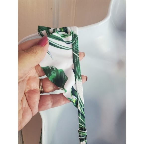 NEW Hilor V-Neck Ruffled Monokini Swimsuit - Picture 11 of 16